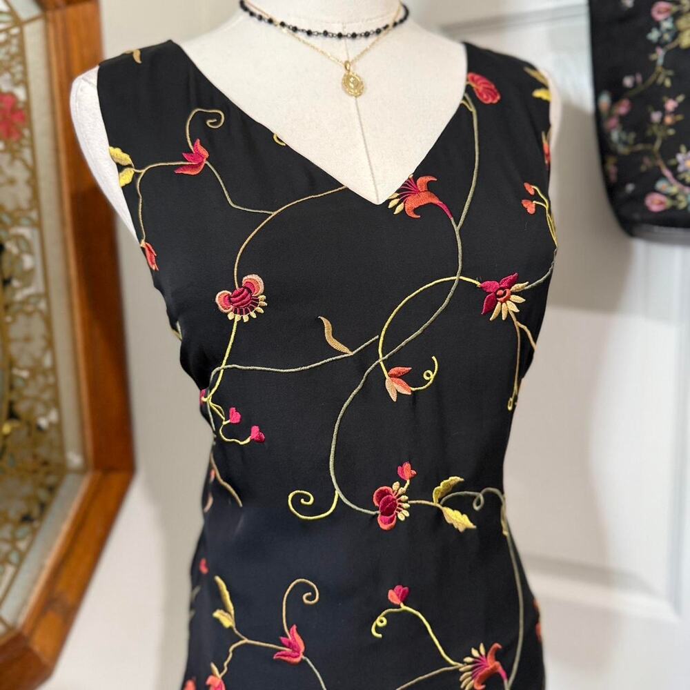 Josephine Chaus Black Silk & Multicolor Floral Embroidered V Neck Dark Fairy Top - Picture 2 of 8